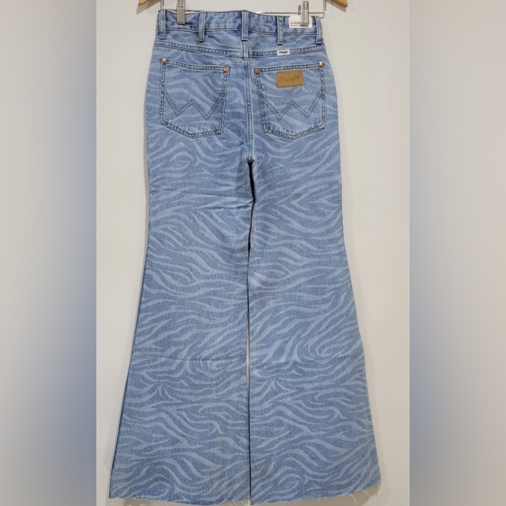 Wrangler FP Women's Meow Laser Tiger Print Wanderer Flare Jean Wide Anthropologi - Picture 9 of 10